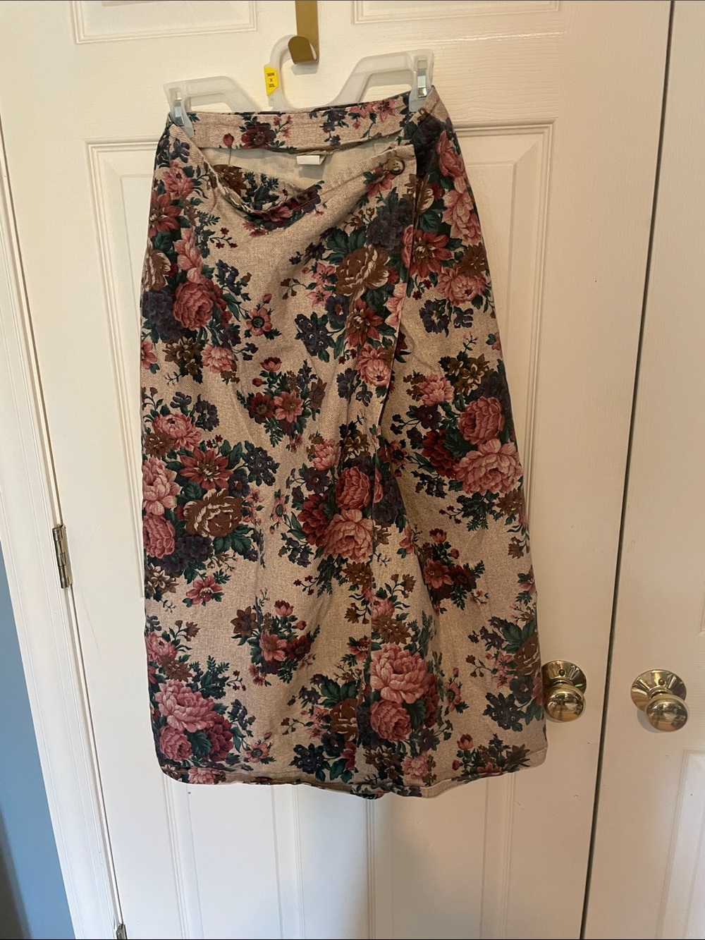 Vintage American heartland Floral Wrap Midi Skirt in Beige and Rose size 9